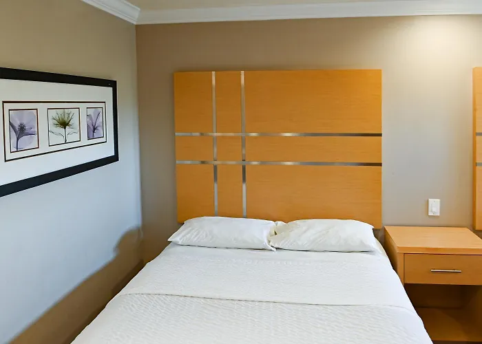 Days Inn by Wyndham San Francisco S/Oyster Point Airport