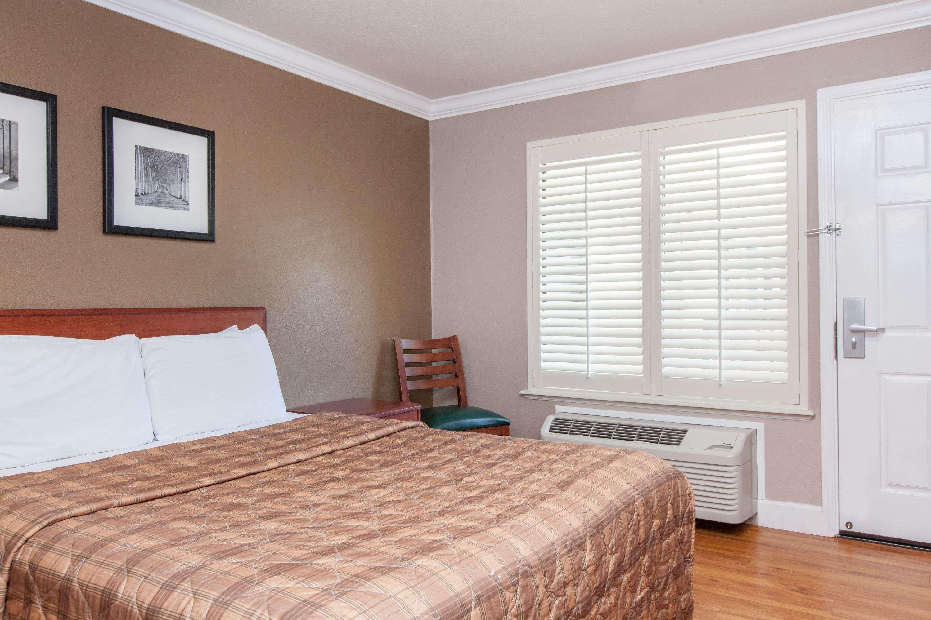 Days By Wyndham San Francisco S/oyster Point Airport Hotel 2*